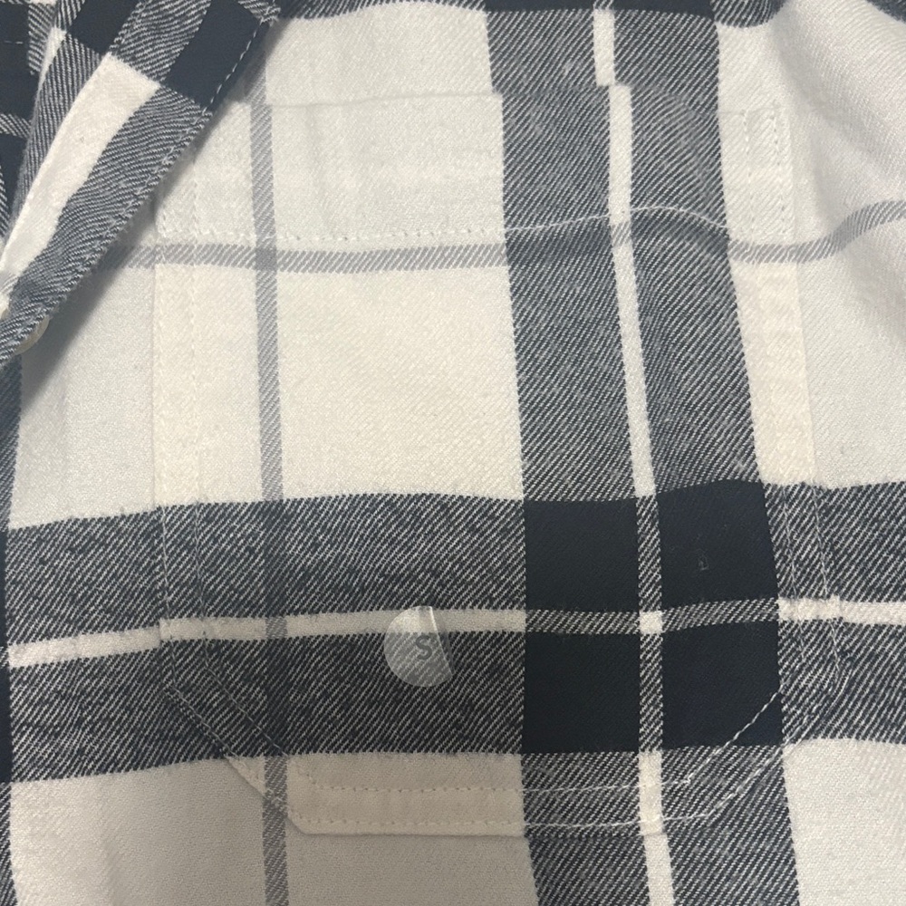 NEW!!American Eagle Black and White Plaid Button-Up Shirt - Picture 4 of 5